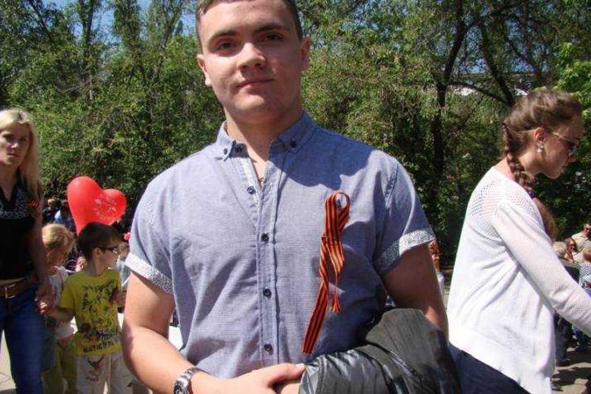 В прифронтовом городе на Луганщине прошел «парад» георгиевских ленточек В прифронтовом городе на Луганщине прошел «парад» георгиевских ленточек