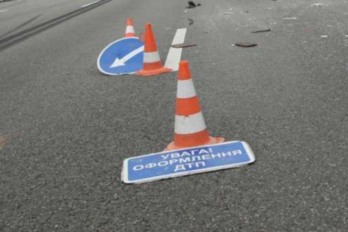 На Харьковщине парень сбил на машине семью с маленьким ребенком  На Харьковщине парень сбил на машине семью с маленьким ребенком