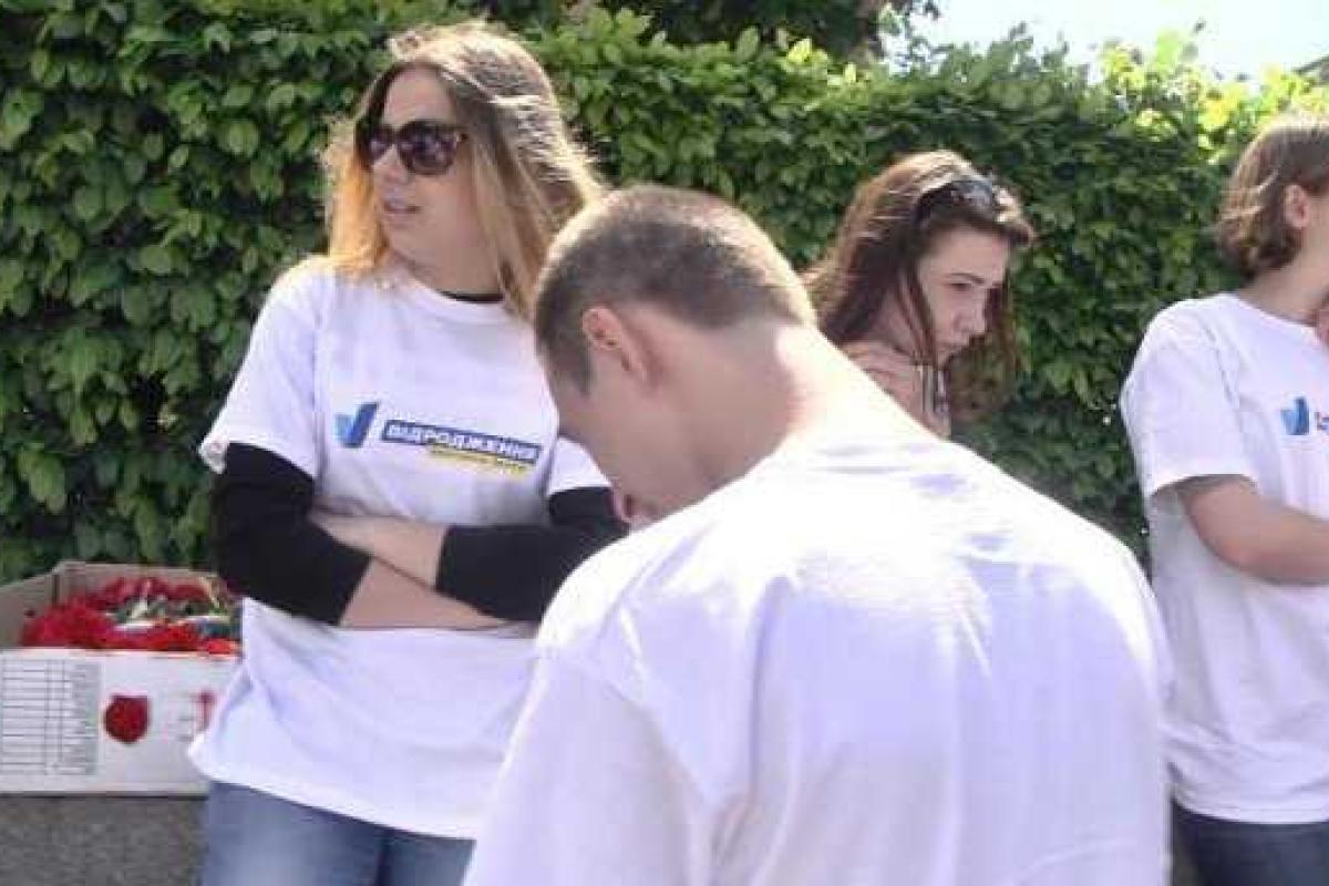 В Киеве за 50 гривен набирали массовку для поздравления ветеранов В Киеве за 50 гривен набирали массовку для поздравления ветеранов