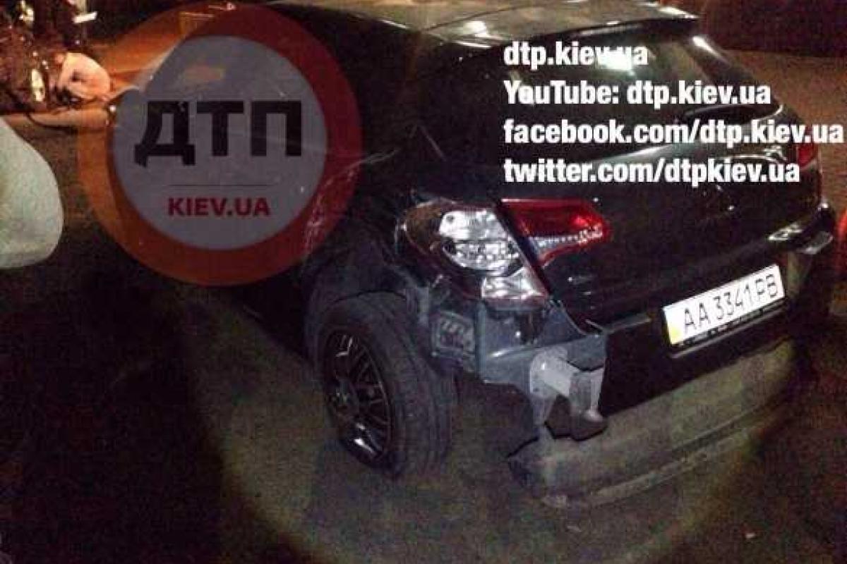 Ночное ДТП в Киеве: пьяный на Ленд Крузере врезался в Ситроен и перевернулся Ночное ДТП в Киеве: пьяный на Ленд Крузере врезался в Ситроен и перевернулся