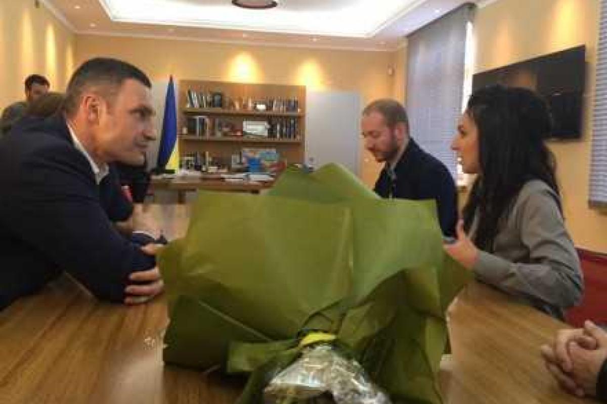 Джамале предложили исполнить гимн Украины перед боем Кличко с Фьюри Джамале предложили исполнить гимн Украины перед боем Кличко с Фьюри