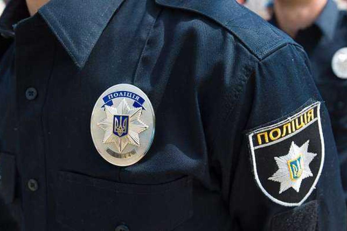 В Кременчуге патрульные полицейские сломали руку местному жителю В Кременчуге патрульные полицейские сломали руку местному жителю