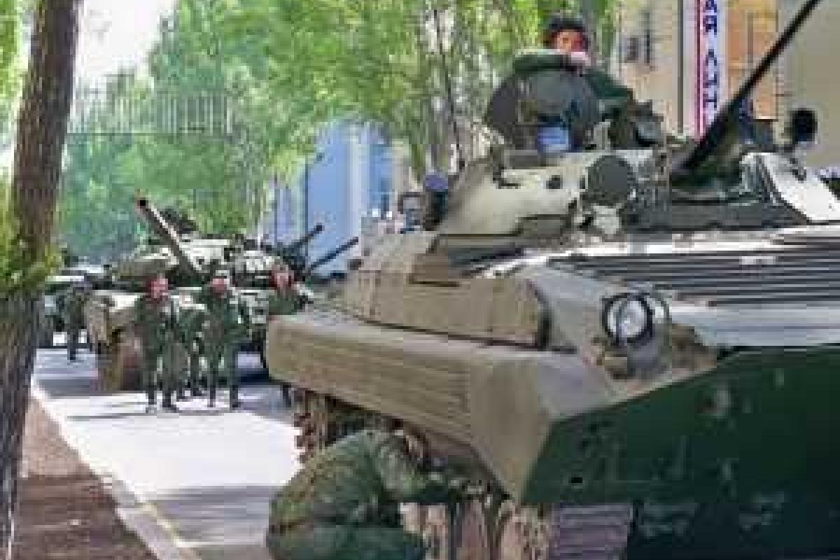 Центр Донецка заполонили танки