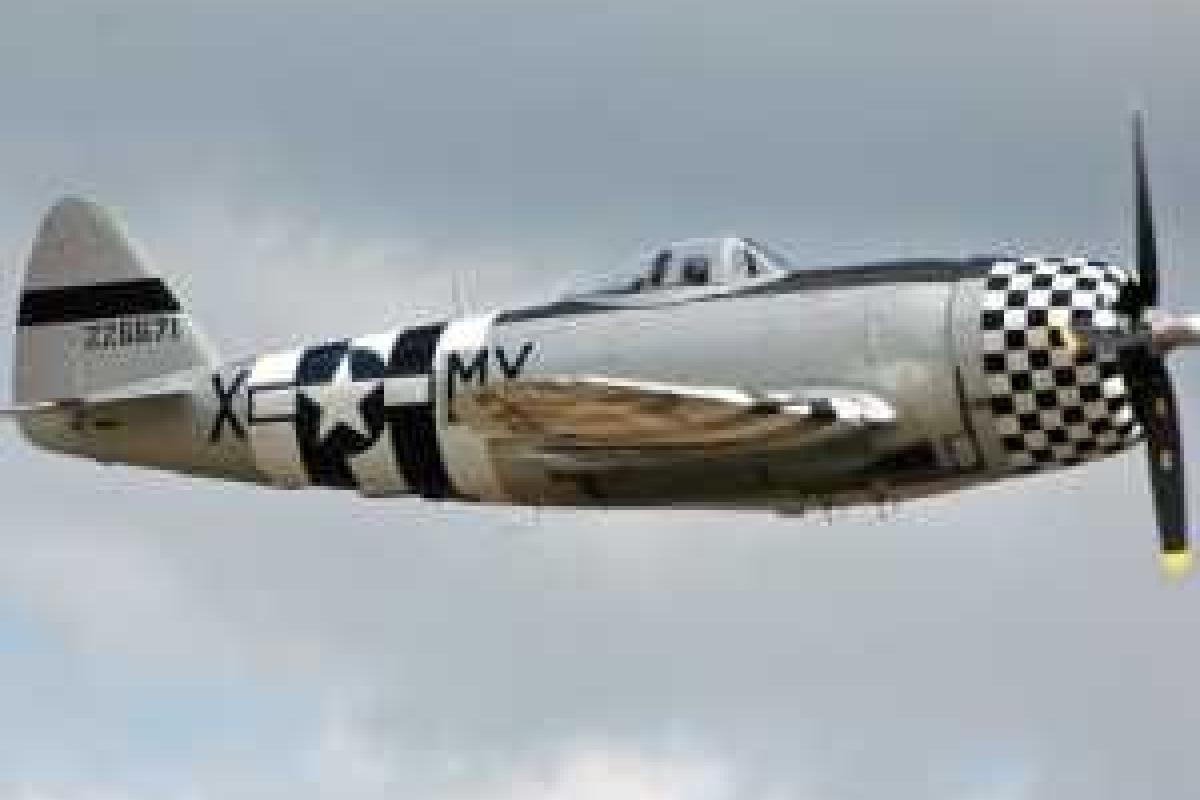 В Нью-Йорке разбился бомбардировщик времен Второй мировой: пилот погиб