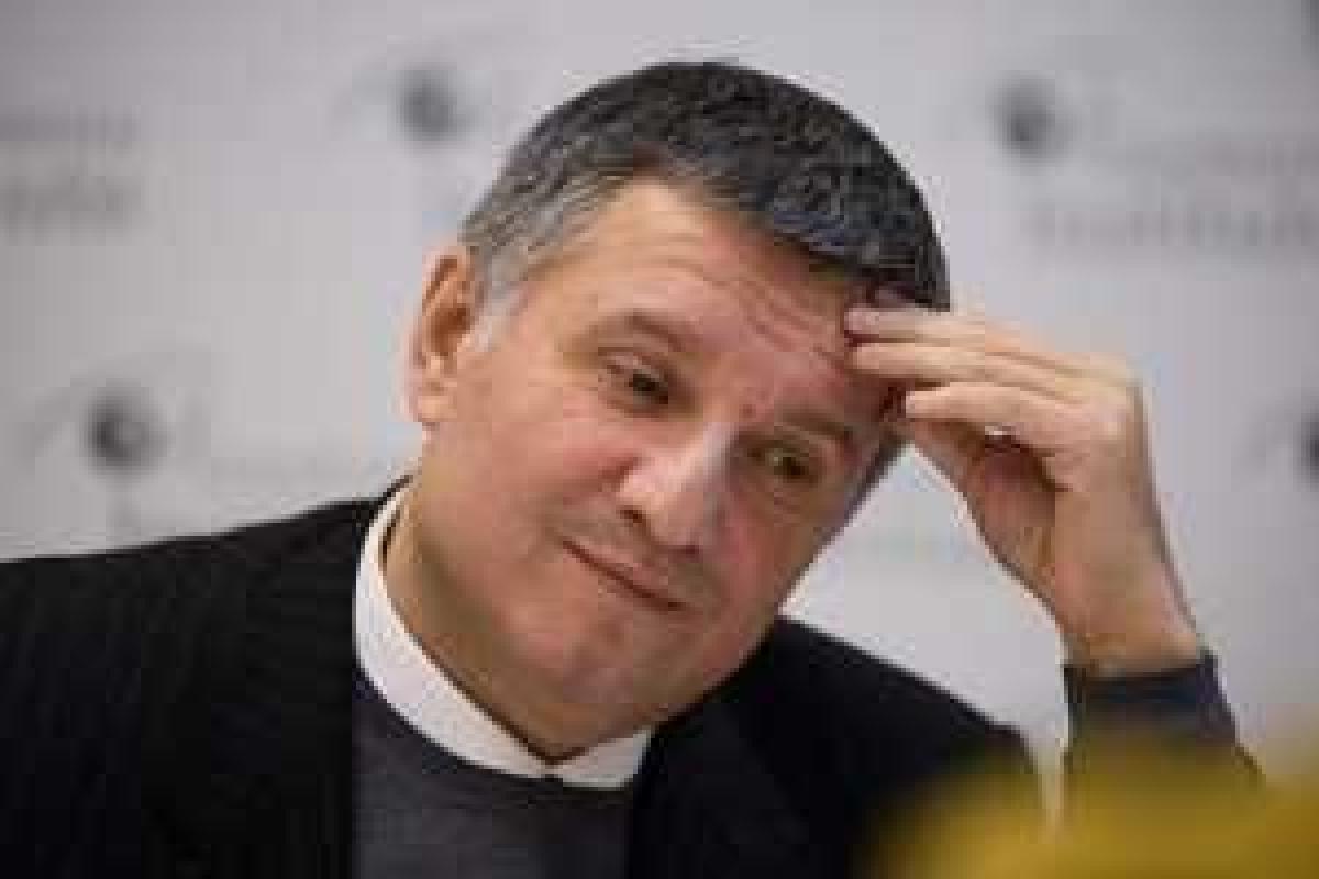 "Ветер колышет примятую вату": Аваков сочинил "одесское хокку" о Новинском и грустном "Азове" "Ветер колышет примятую вату": Аваков сочинил "одесское хокку" о Новинском и грустном "Азове"