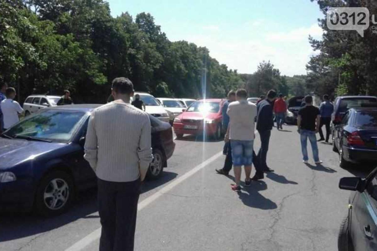 На Закарпатье водители полностью заблокировали выезд в Словакию На Закарпатье водители полностью заблокировали выезд в Словакию