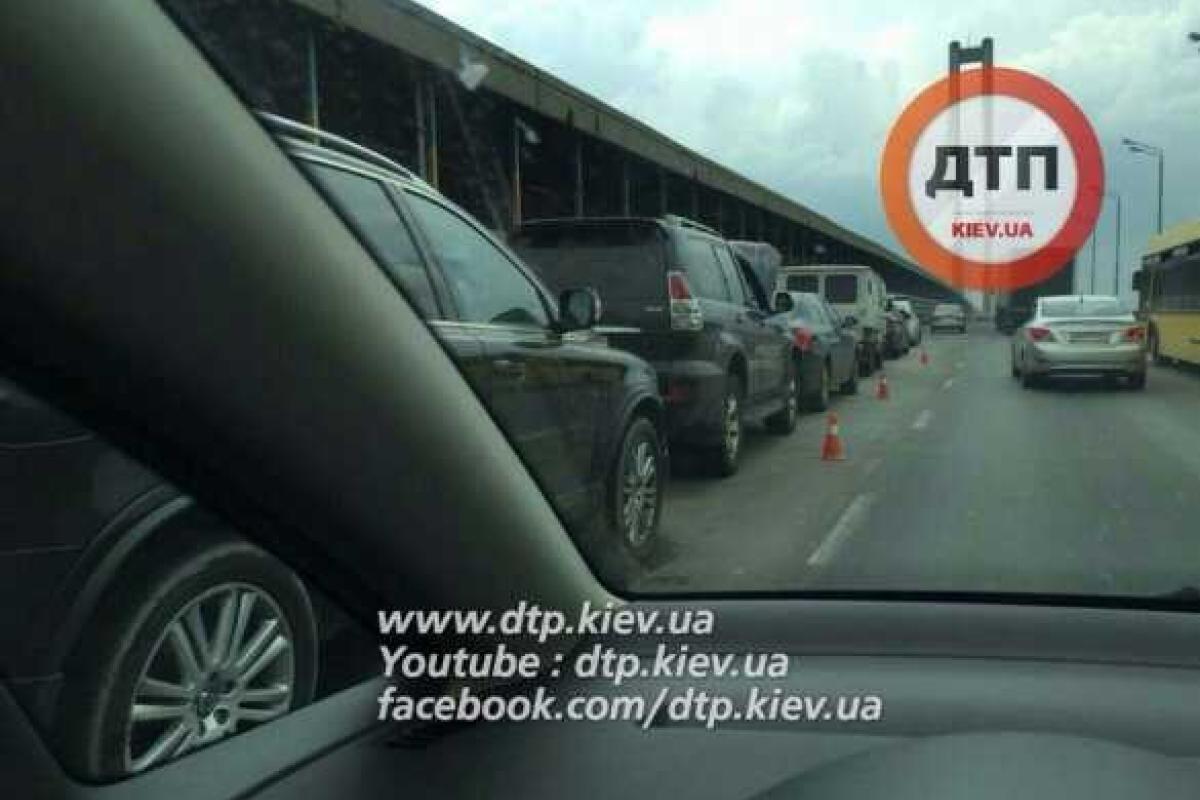 Масштабное ДТП в Киеве: разбито несколько авто Масштабное ДТП в Киеве: разбито несколько авто