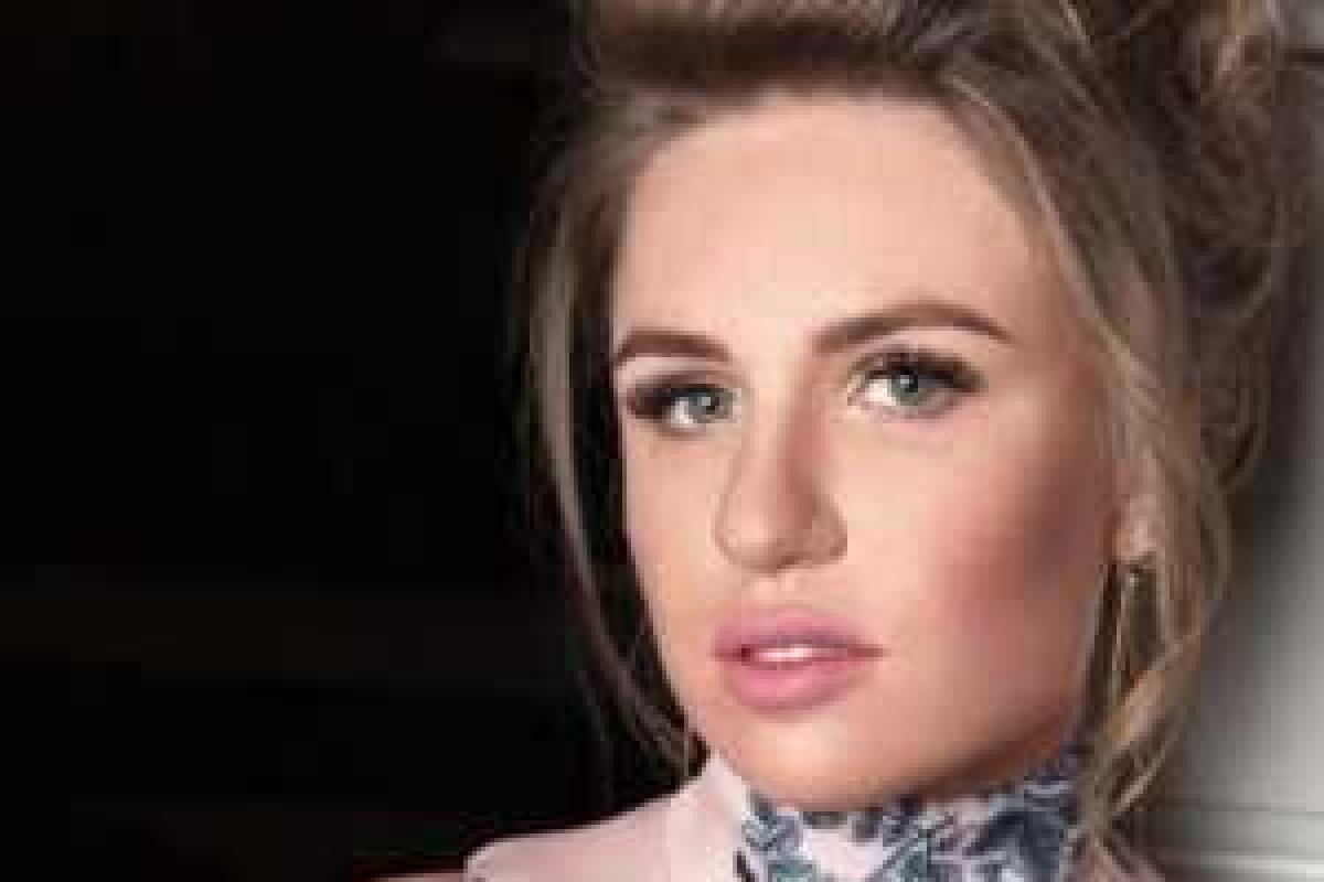 Валерия Гай Германика показала первое фото со своей новорожденной дочерью Валерия Гай Германика показала первое фото со своей новорожденной дочерью