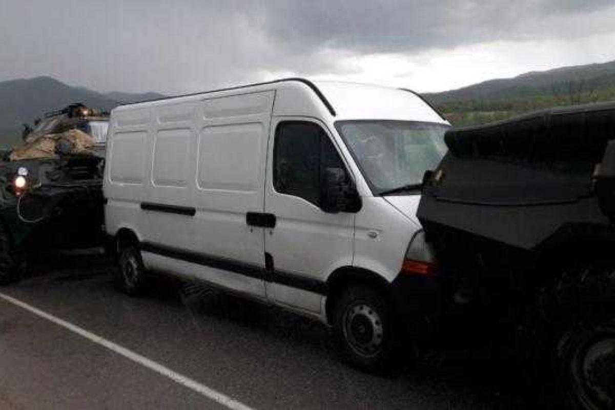 В оккупированном Крыму микроавтобус зажало между двумя БТРами