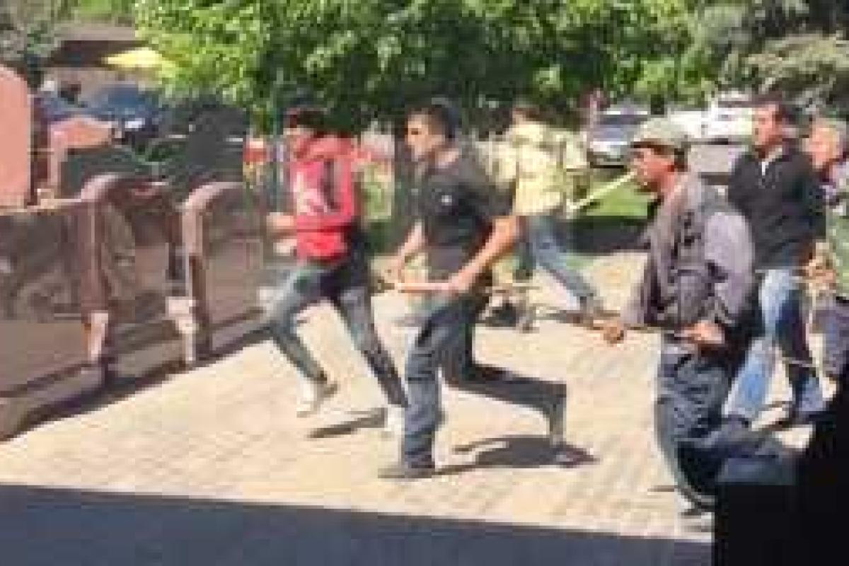 Удирающие с бойни на московском кладбище кавказцы насмерть задавили двух людей