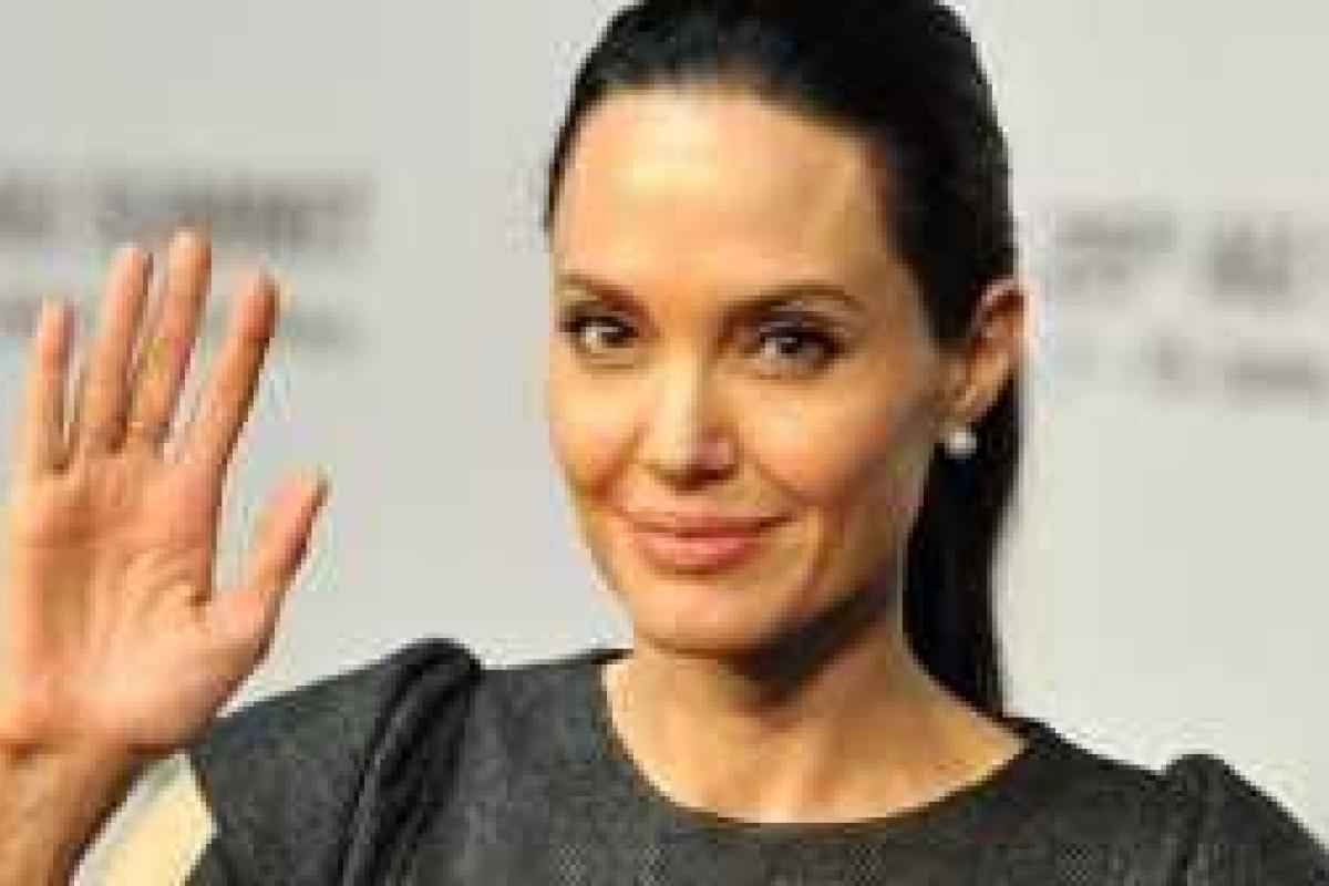 Анджелина Джоли снова легла под скальпель