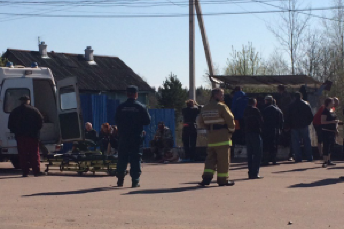 Под Петербургом мужчина взорвал себя гранатой на остановке: одному из пострадавших оторвало руку