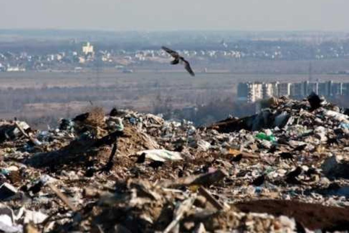 На свалке в Грибовичах нашли тела уже двух спасателей На свалке в Грибовичах нашли тела уже двух спасателей