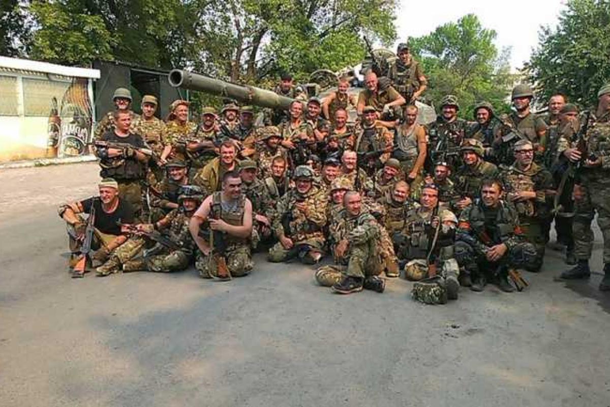 Украинские добровольцы готовы примириться с «террористами» ЛНР Украинские добровольцы готовы примириться с «террористами» ЛНР