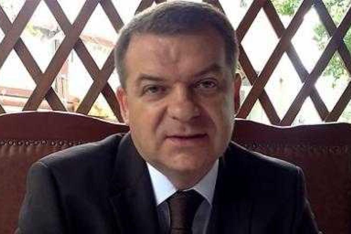 В Киеве избили одного из "бриллиантовых прокуроров" В Киеве избили одного из "бриллиантовых прокуроров"