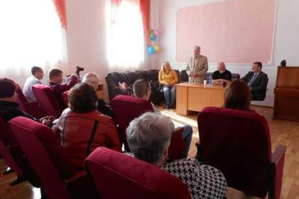 В Рубежном известный украинский писатель Левко Лукьяненко провел творческую встречу В Рубежном известный украинский писатель Левко Лукьяненко провел творческую встречу