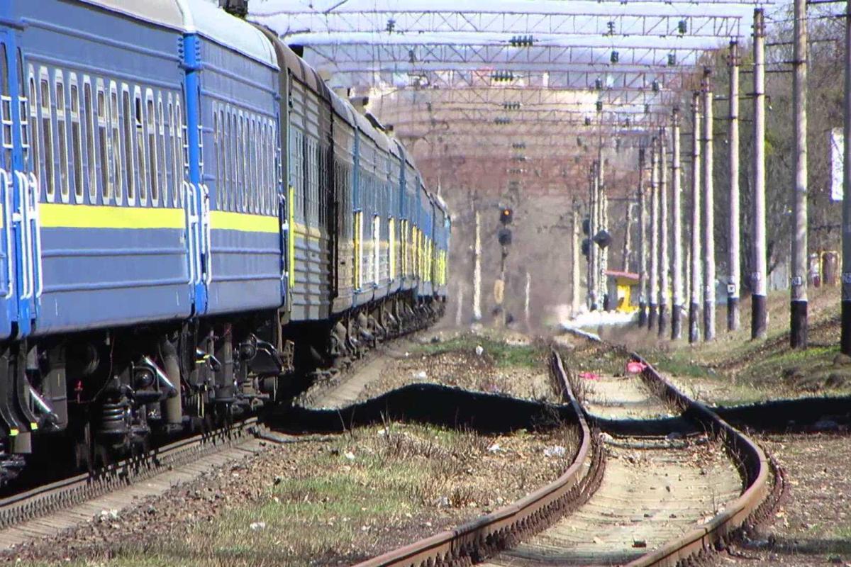 Из поезда Львов-Москва на ходу выпрыгнули 2 депортированных россиянина Из поезда Львов-Москва на ходу выпрыгнули 2 депортированных россиянина