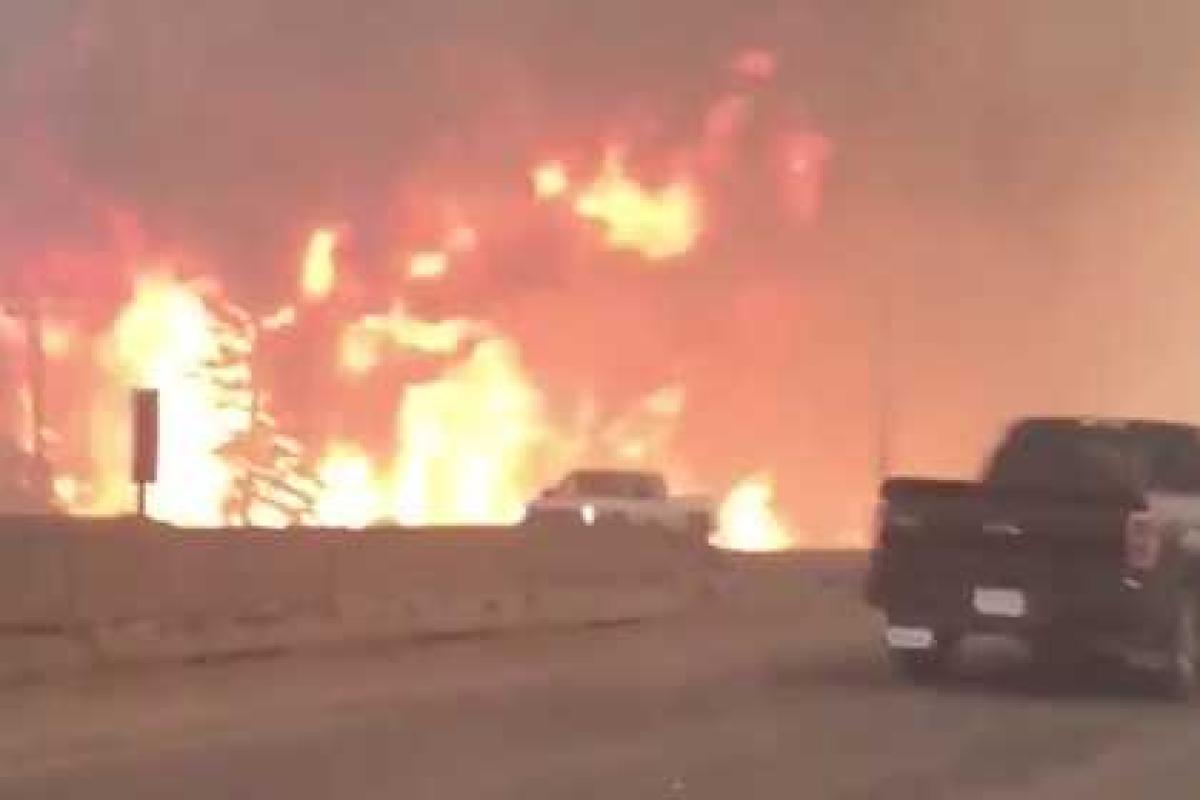 В Канаде из-за лесных пожаров приказано эвакуировать целый город 