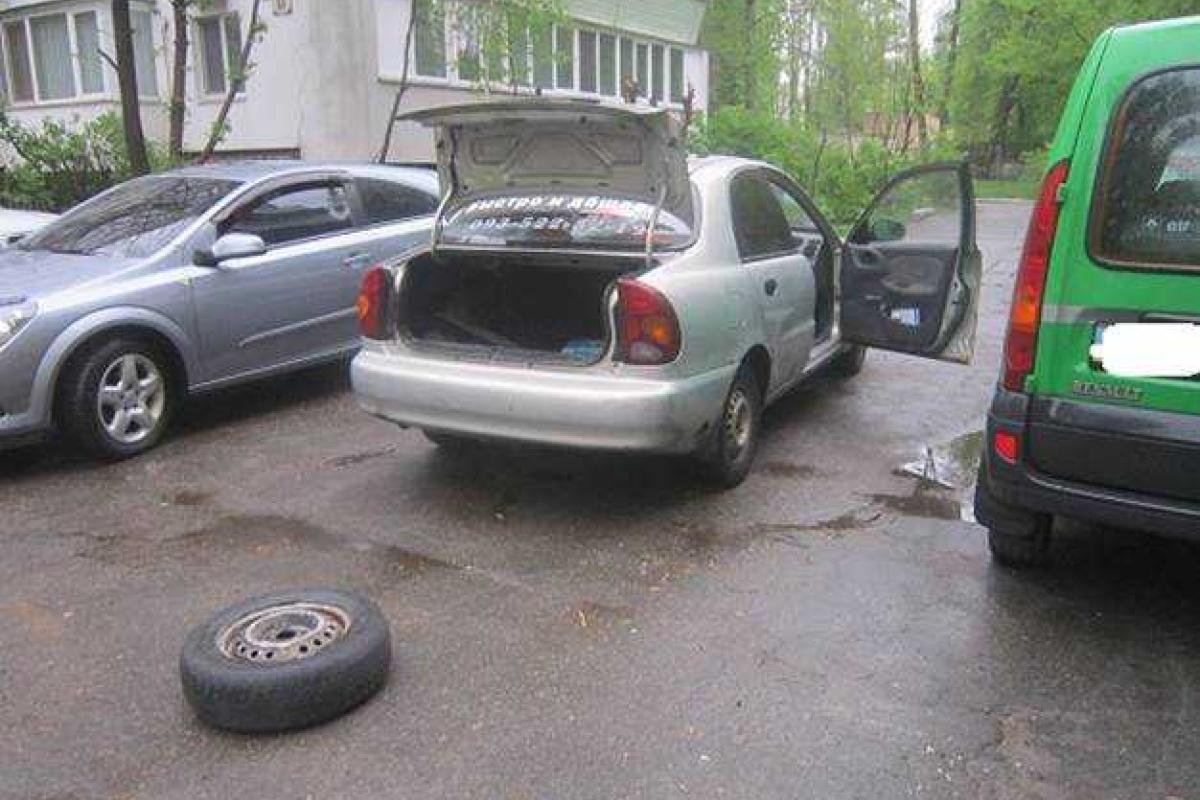 В столице воры-неудачники возили краденные колеса на такси В столице воры-неудачники возили краденные колеса на такси