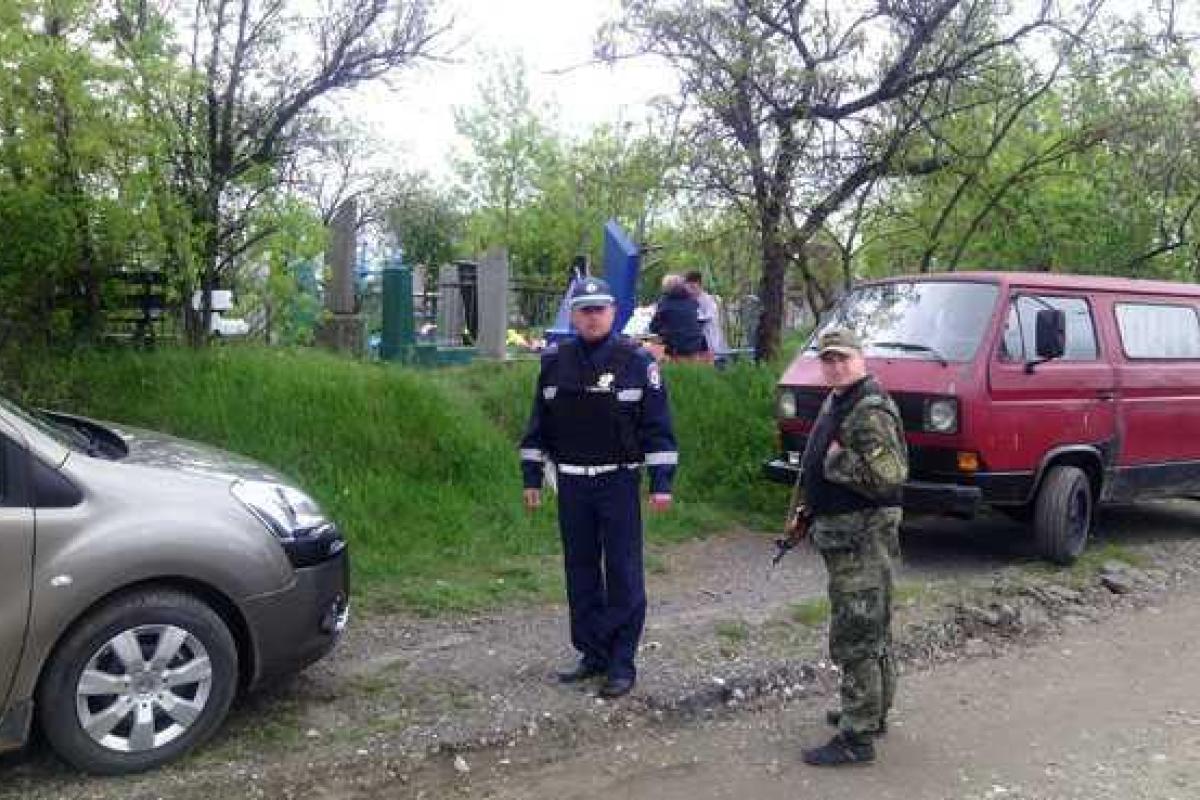Донетчина: в поминальный день на охрану правопорядка возле кладбищ заступили более 700 полицейских