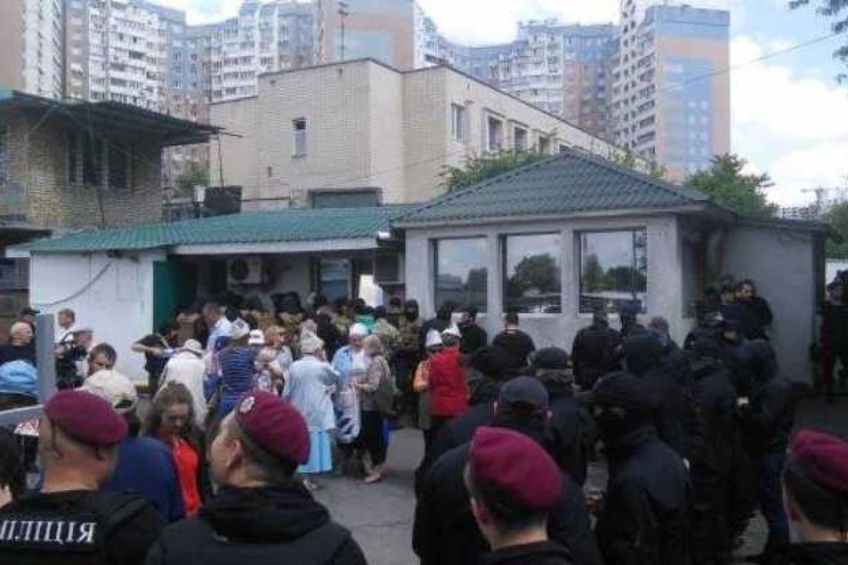 В сети появилось жуткое видео перестрелки на автостоянке в Киеве В сети появилось жуткое видео перестрелки на автостоянке в Киеве