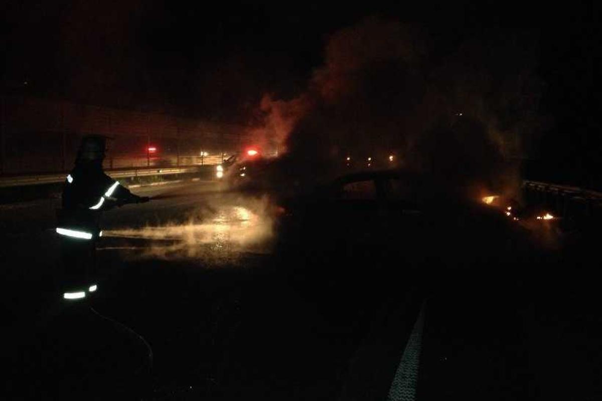 На трассе Киев - Чоп после ДТП сгорел автомобиль На трассе Киев - Чоп после ДТП сгорел автомобиль