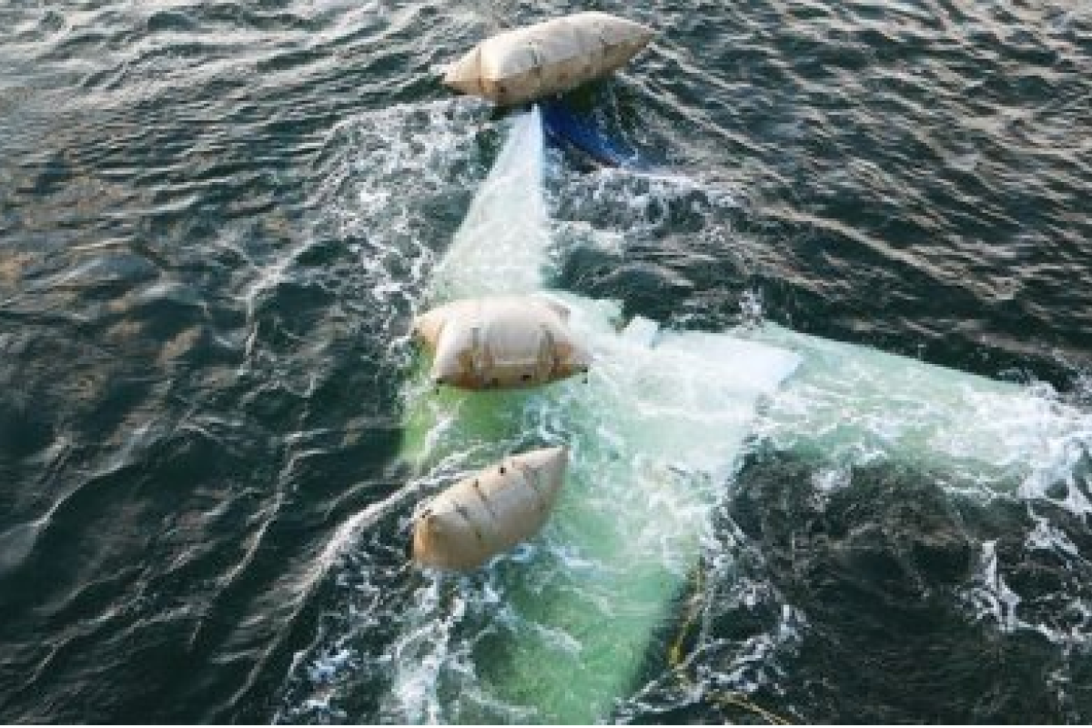 В предполагаемом районе крушения самолета А320 спутник обнаружил масляное пятно