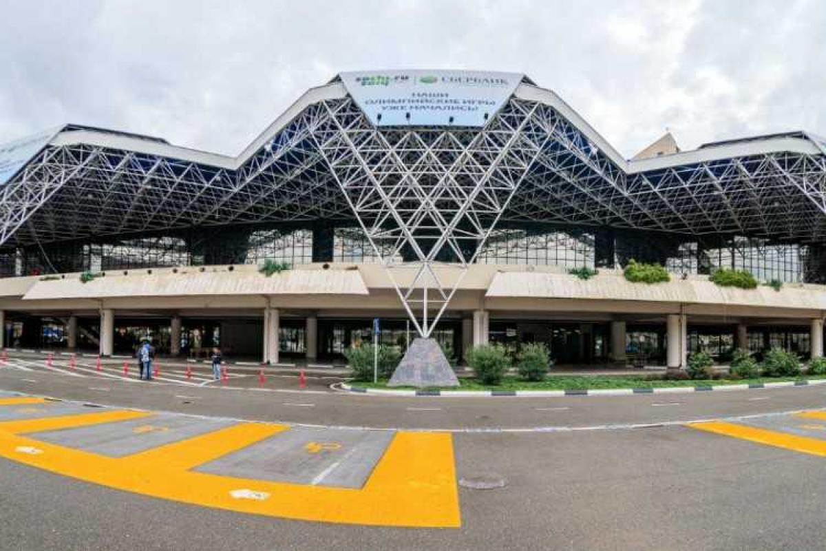 В Сочи разыскивают самолет, потерявший часть тормозной системы