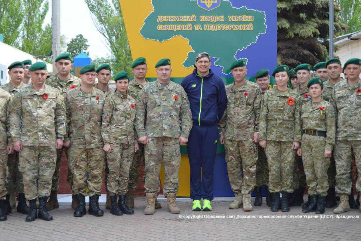 Краматорск посетил известный боксер Александр Усик Краматорск посетил известный боксер Александр Усик
