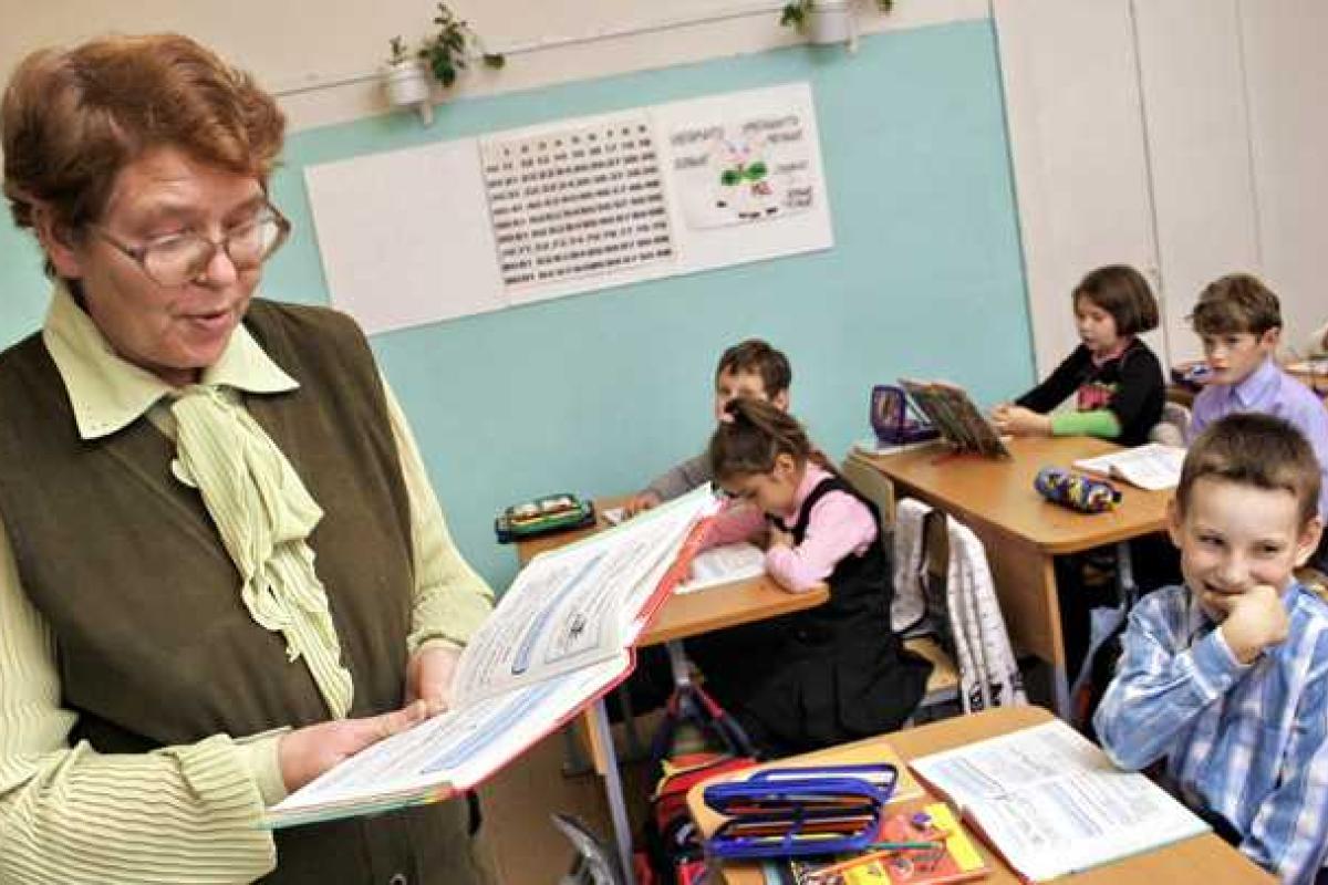 Горловские учителя рискуют остаться без зарплат из-за коммунальных долгов