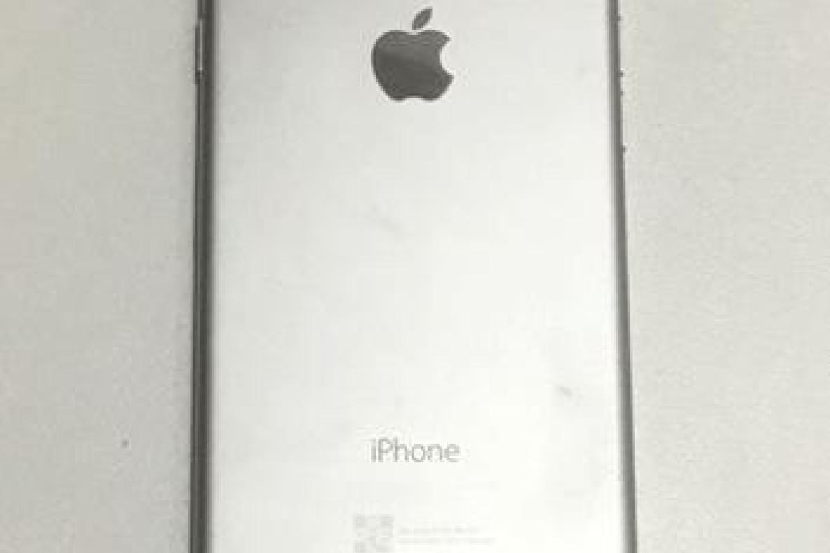 В Интернете появились первые шпионские снимки собранного iPhone 7 В Интернете появились первые шпионские снимки собранного iPhone 7