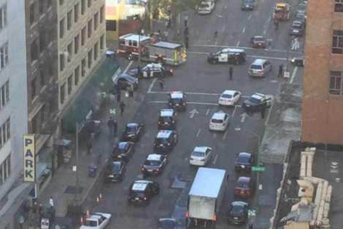 Смерть на поминках: в Окленде неизвестный расстрелял 6 человек Смерть на поминках: в Окленде неизвестный расстрелял 6 человек