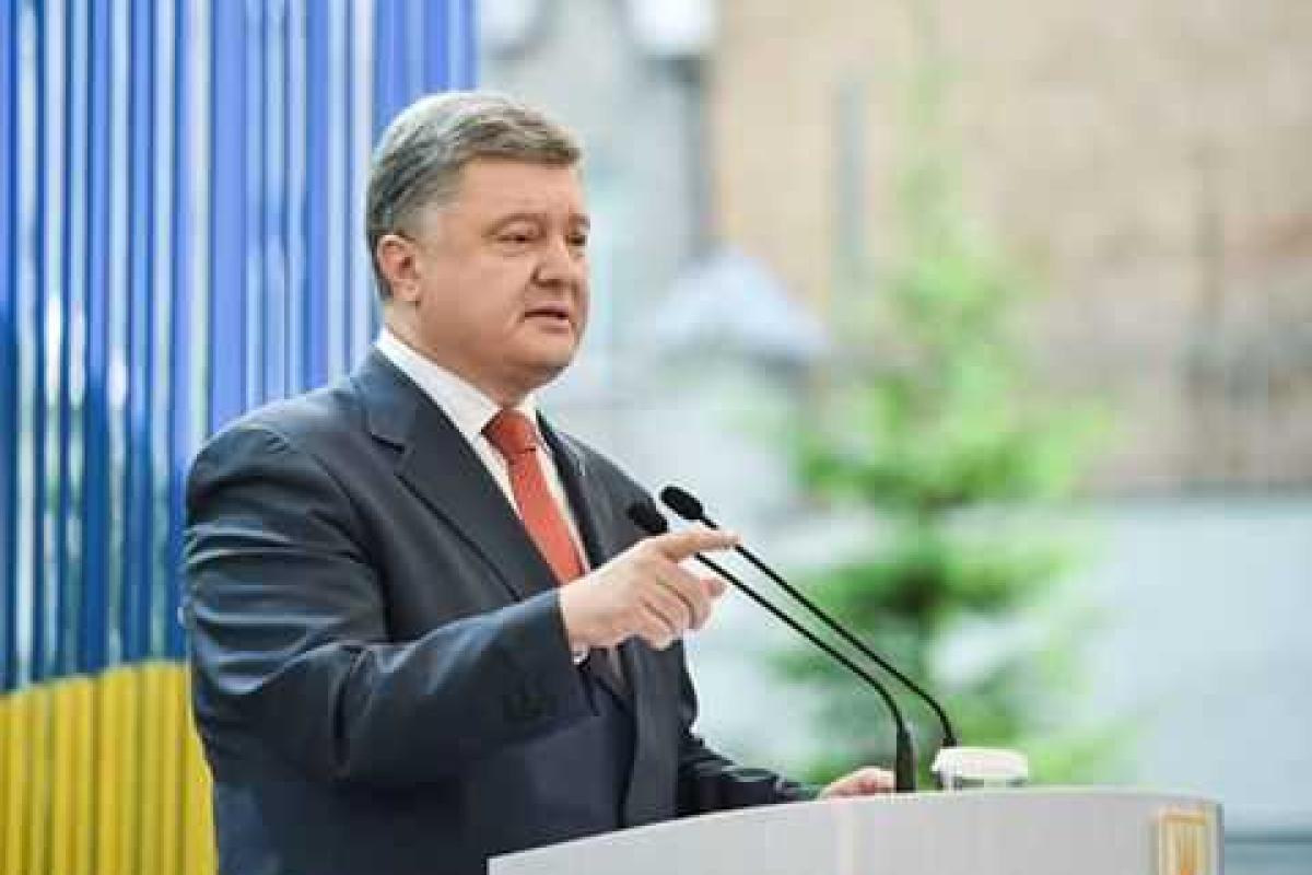 Порошенко: Разговоры о том, что в обмен на Савченко нам ставили территориальные требования – это полная чушь Порошенко: Разговоры о том, что в обмен на Савченко нам ставили территориальные требования – это полная чушь