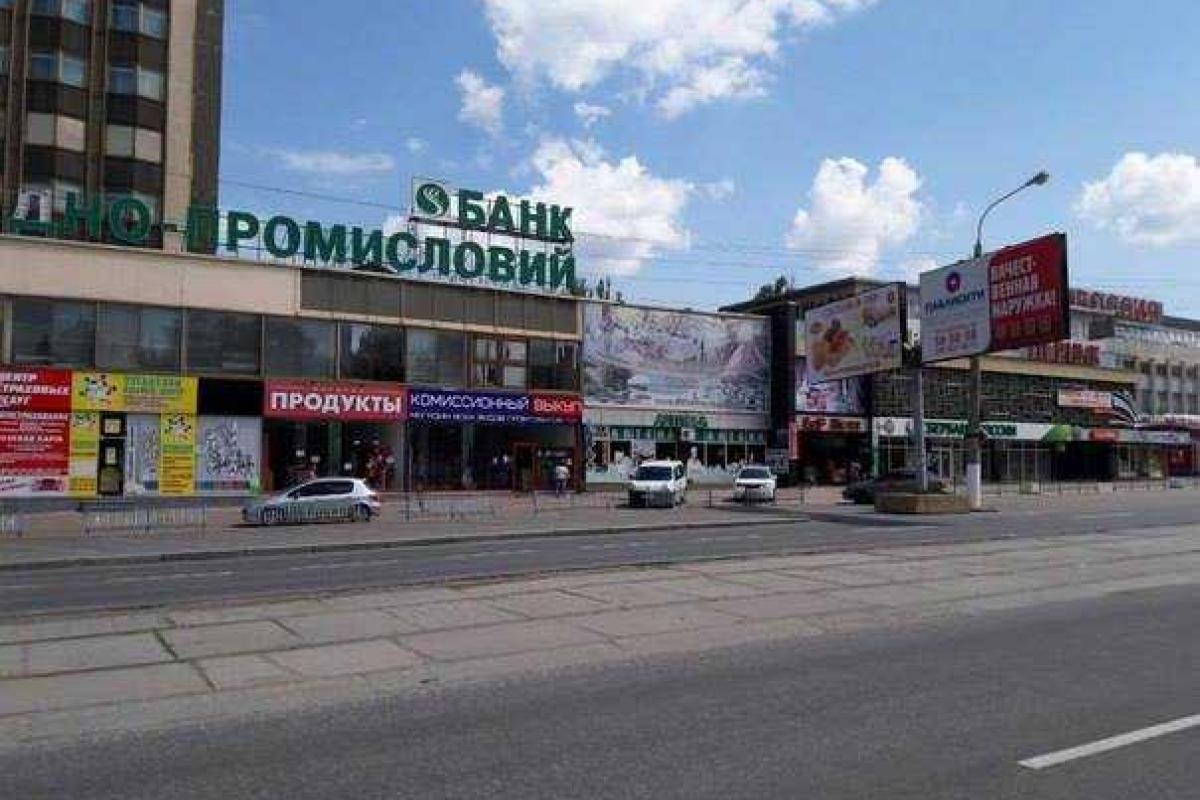 В "независимом" Луганске открываются комиссионки с добычей террористов и хлебные магазины вместо модных бутиков В "независимом" Луганске открываются комиссионки с добычей террористов и хлебные магазины вместо модных бутиков