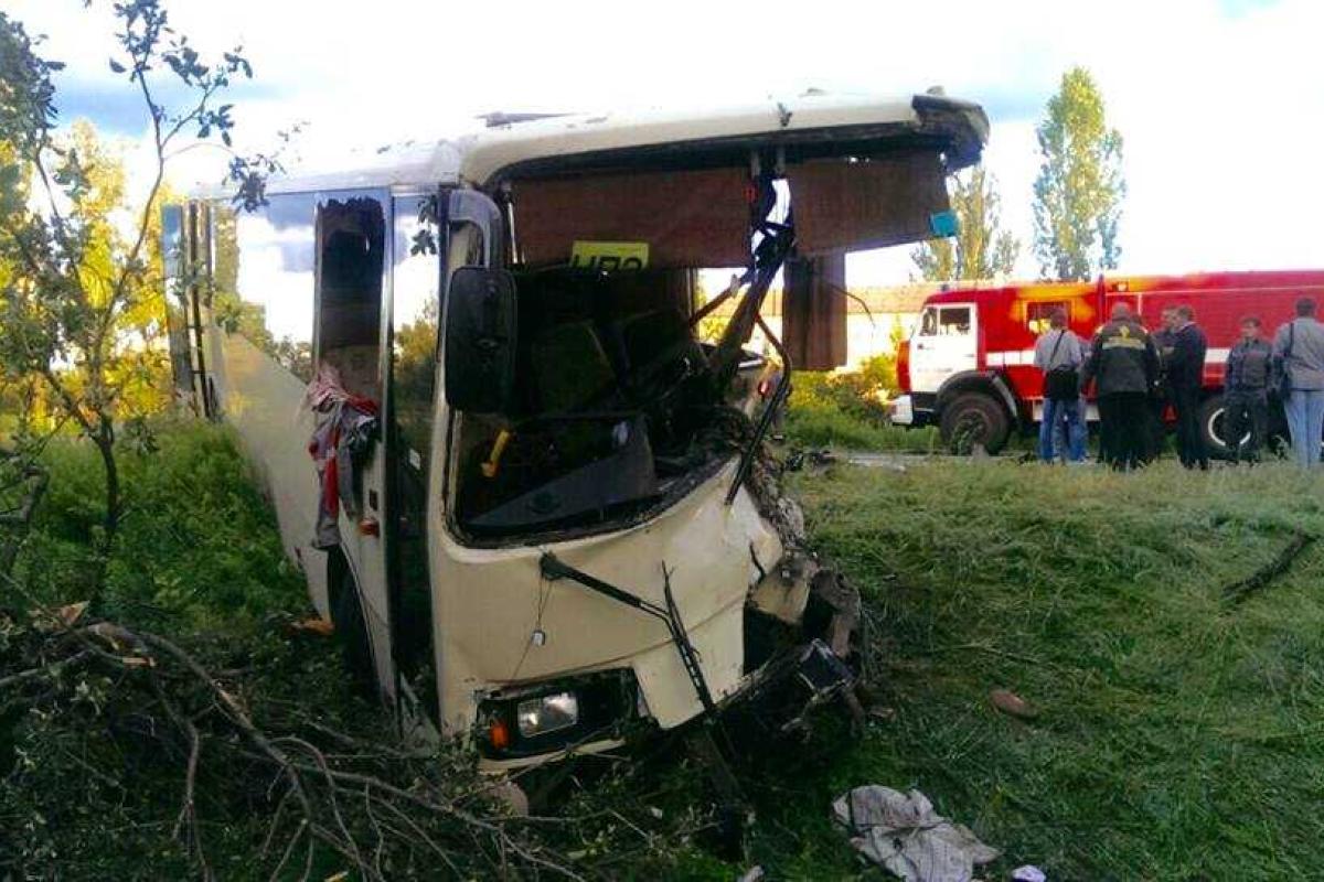 Подробности ДТП с автобусом НПЗ в Лисичанске: 7 пострадавших Подробности ДТП с автобусом НПЗ в Лисичанске: 7 пострадавших