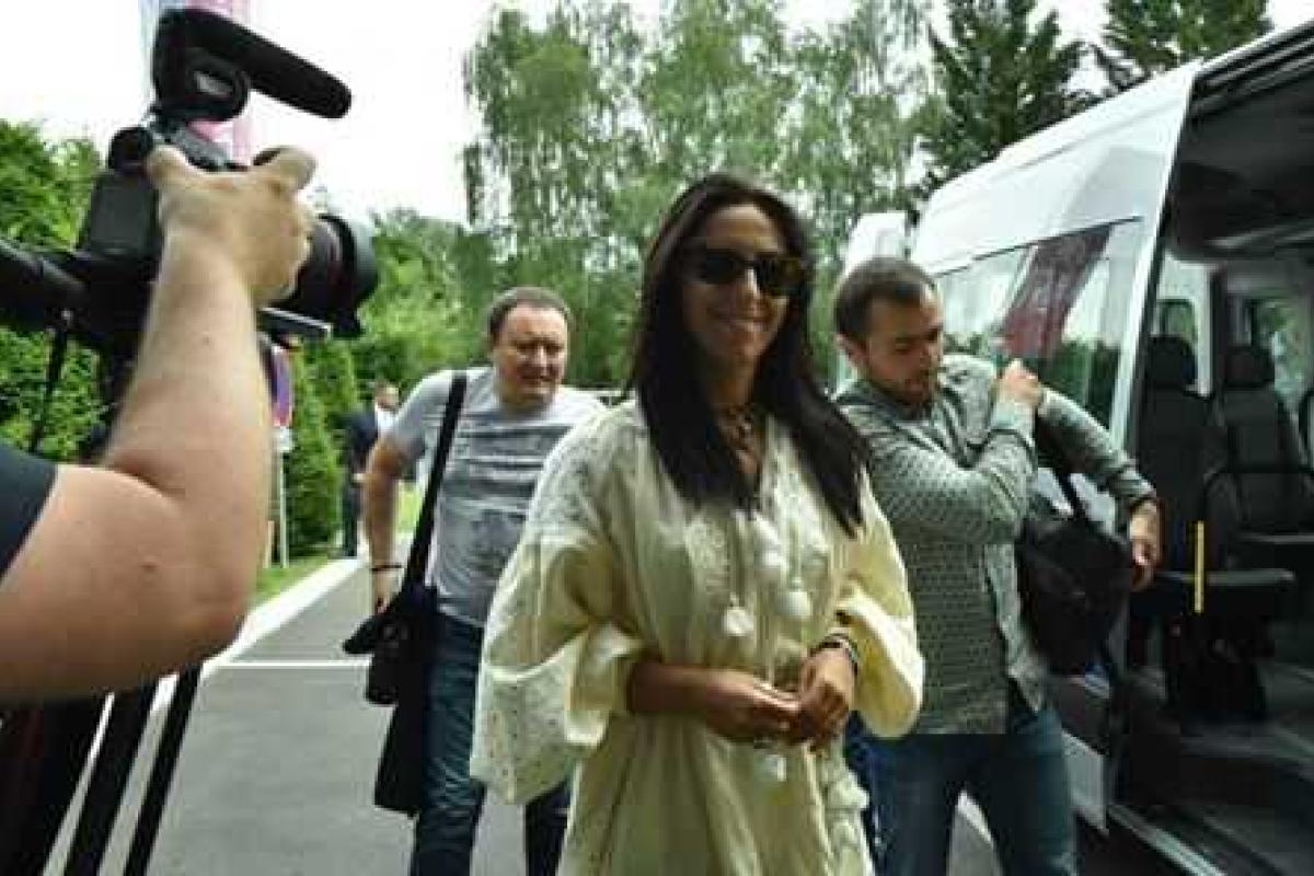Джамала и Виталий Кличко приехали поддержать украинскую сборную на Евро-2016 Джамала и Виталий Кличко приехали поддержать украинскую сборную на Евро-2016