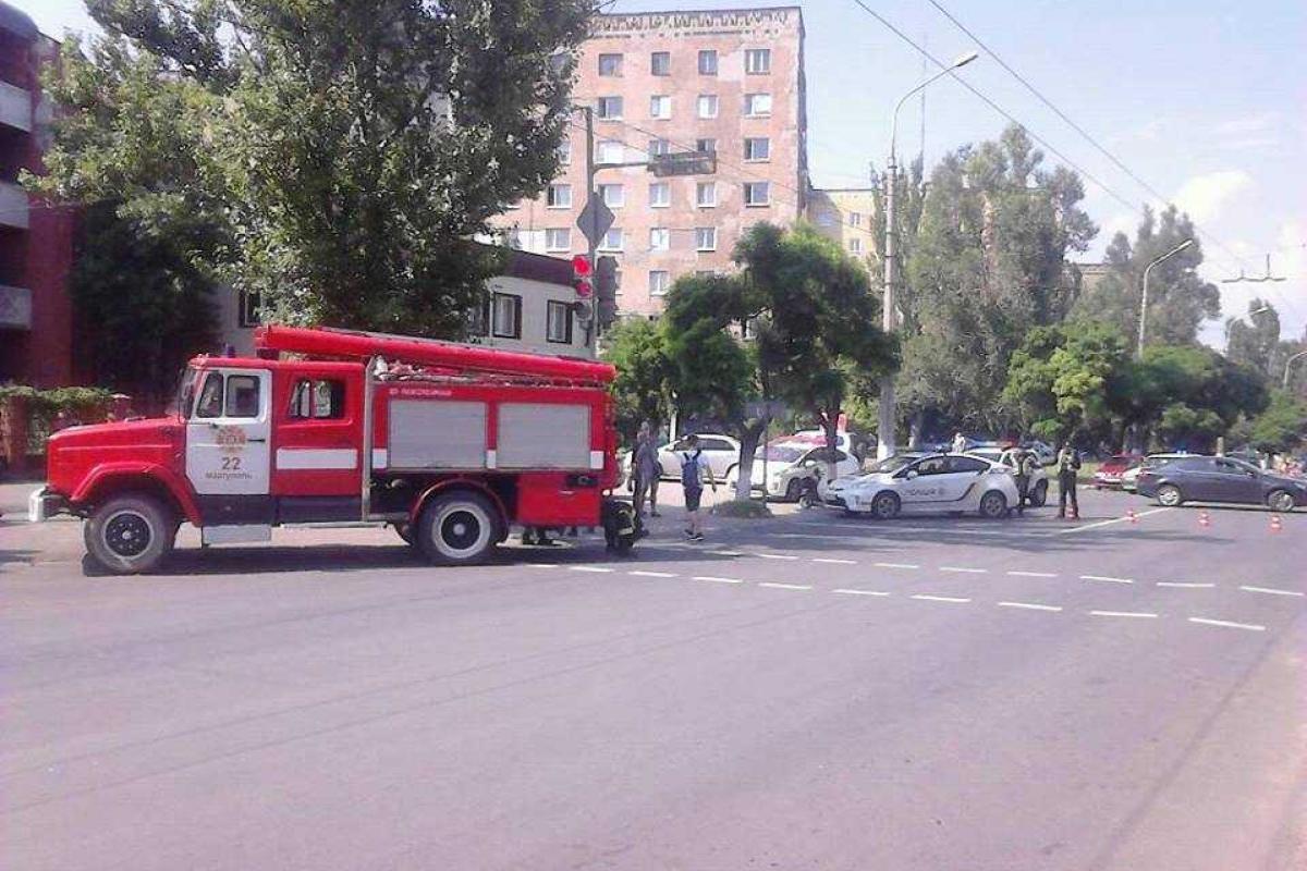Спецоперация в Мариуполе: правоохранители ведут переговоры с бывшим военным, который взорвал гранату Спецоперация в Мариуполе: правоохранители ведут переговоры с бывшим военным, который взорвал гранату