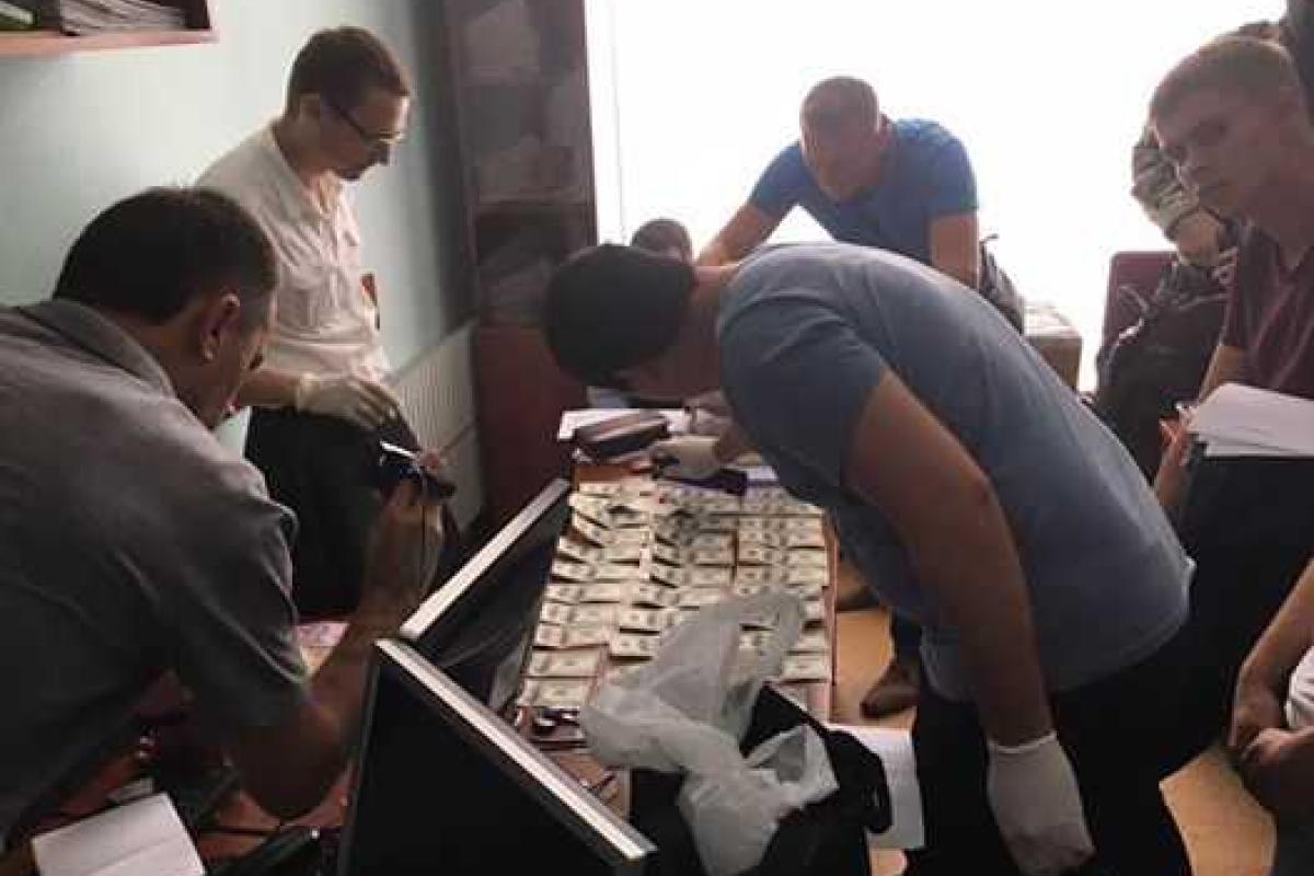 В Харьковском горсовете работает полиция: чиновники попались на взятке В Харьковском горсовете работает полиция: чиновники попались на взятке