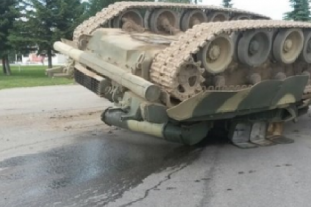 В Московской области РФ перевернулся танк В Московской области РФ перевернулся танк