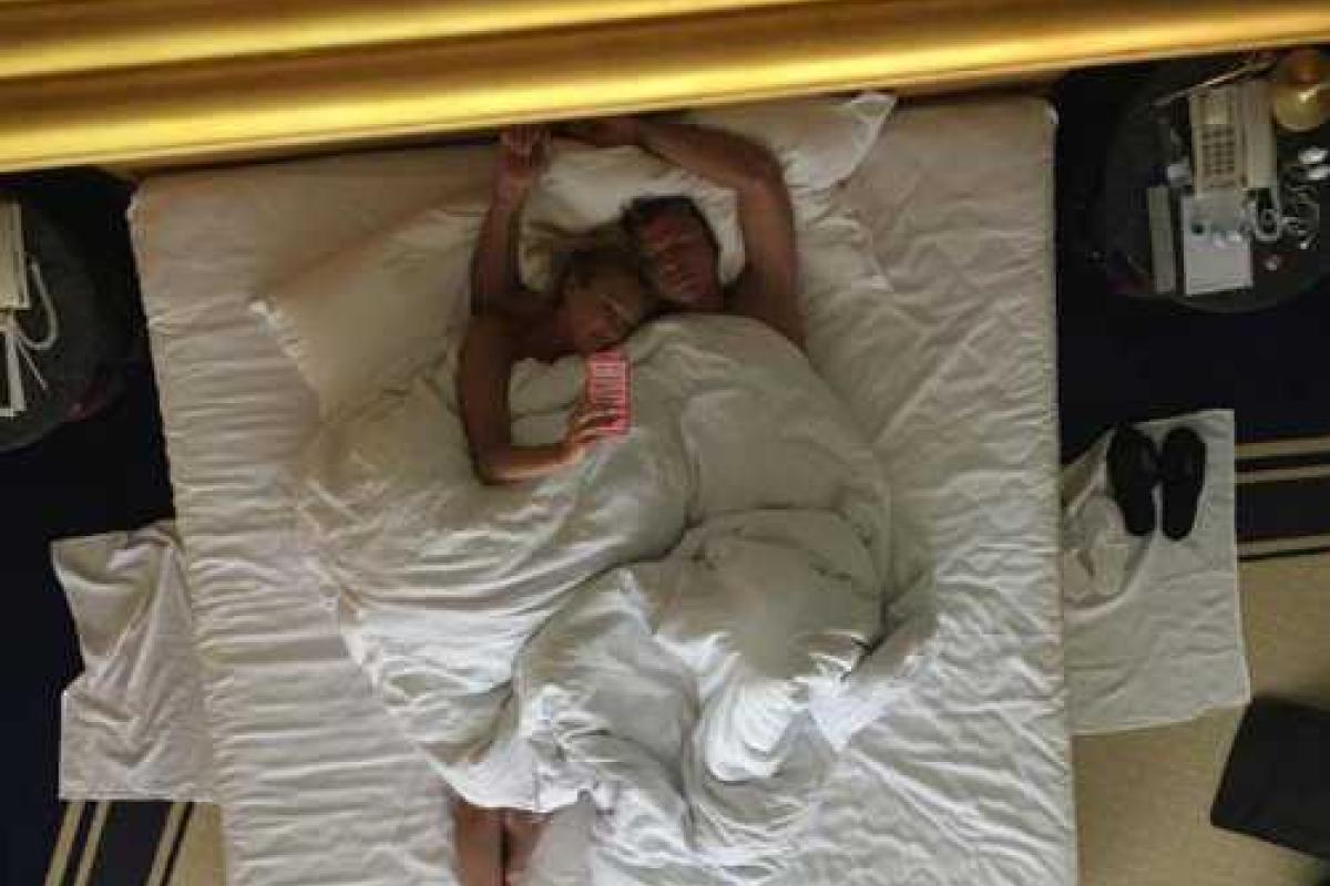 Ольга Бузова показала фанатам постельное фото с мужем 