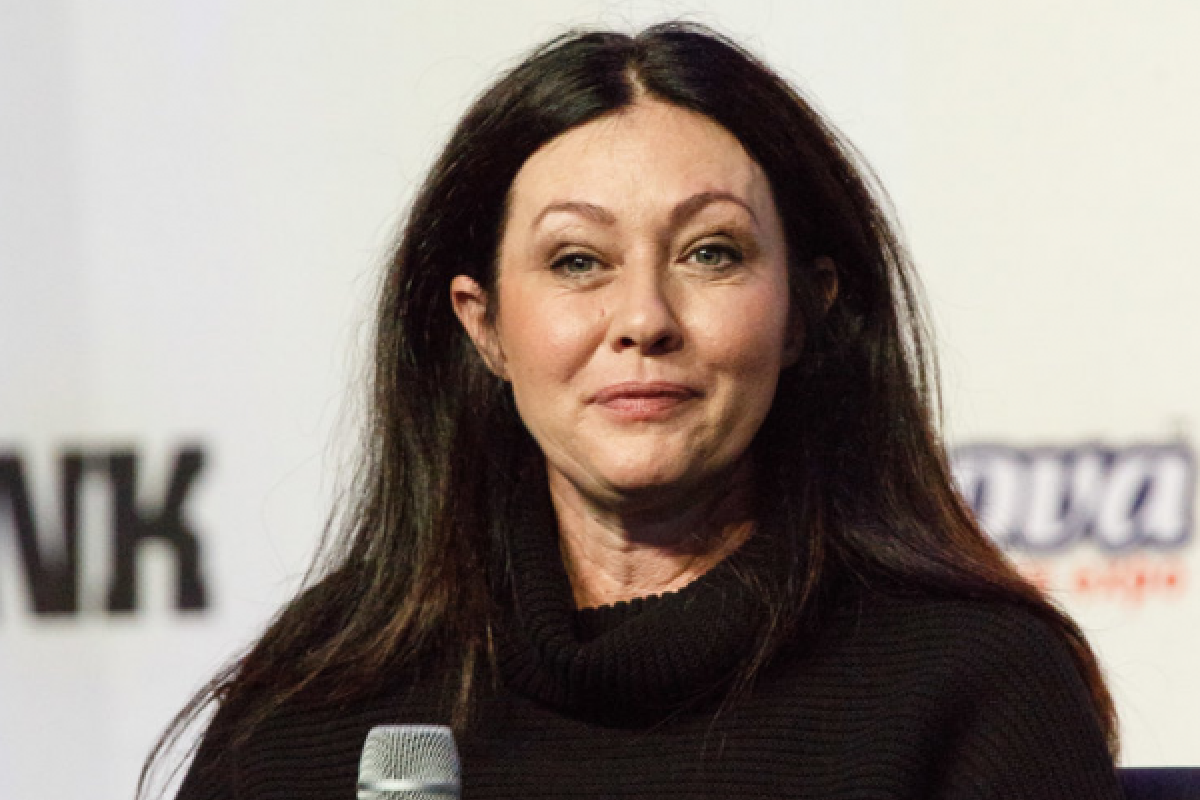 Постаревшая от борьбы с раком Шеннен Доэрти вышла в свет 