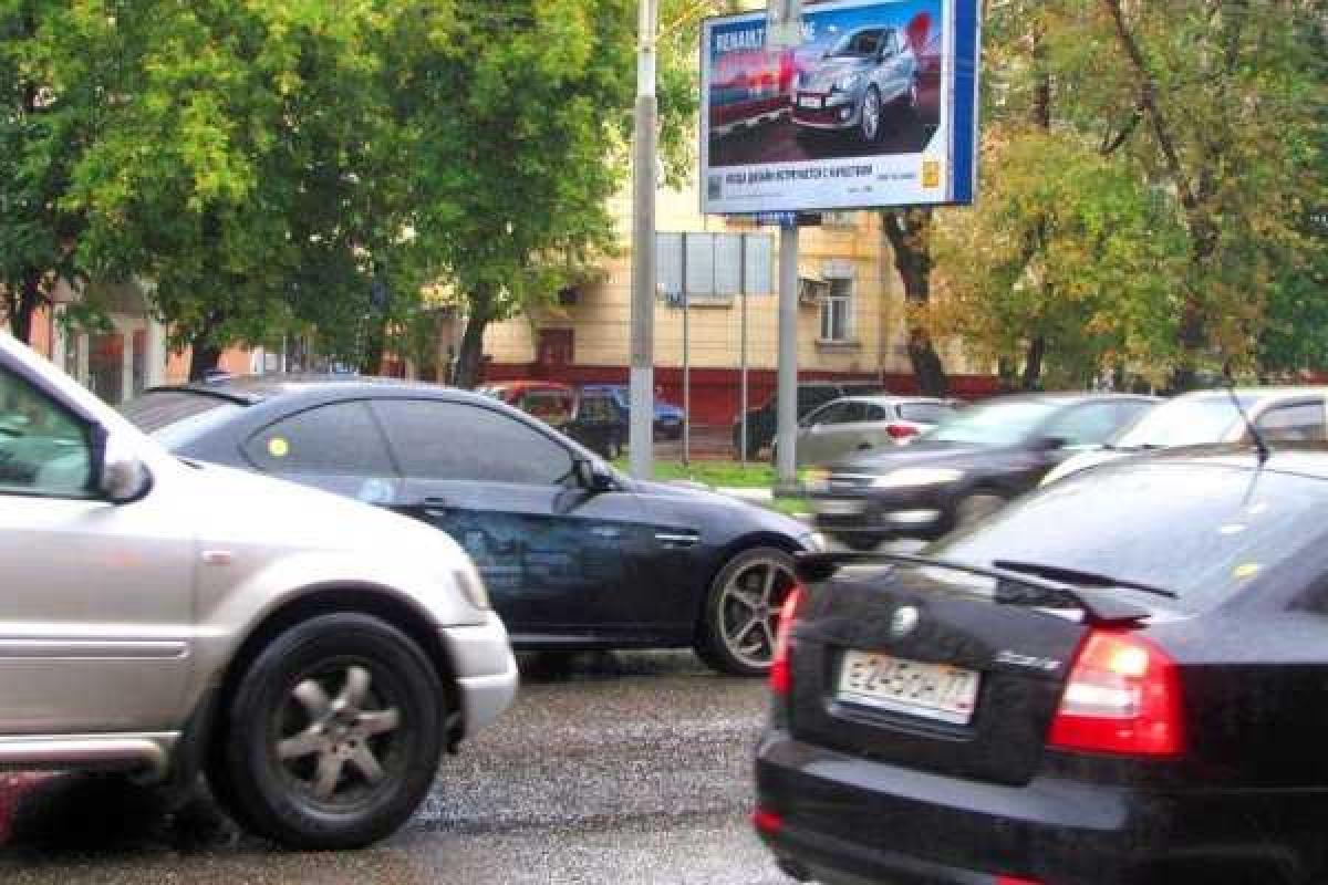 В Москве автобус без водителя сбил пешехода В Москве автобус без водителя сбил пешехода
