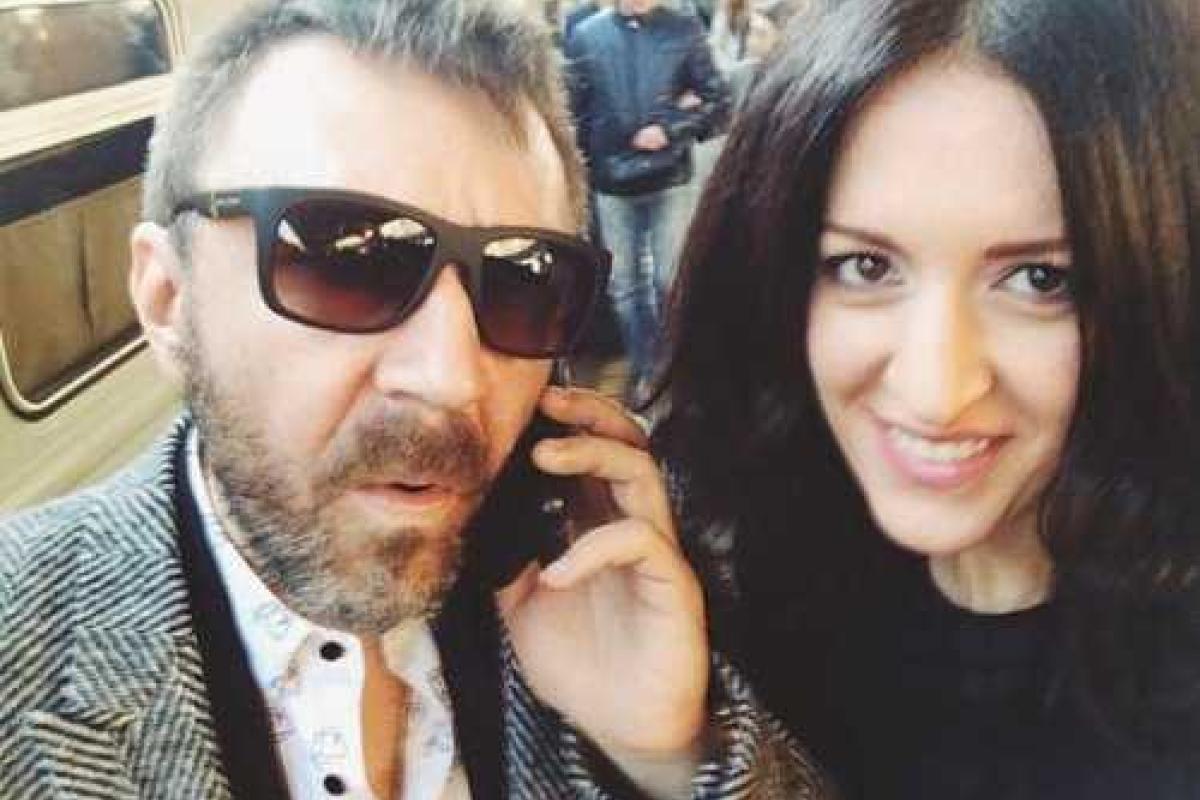 Сергей Шнуров рассказал все подробности семейной жизни Сергей Шнуров рассказал все подробности семейной жизни