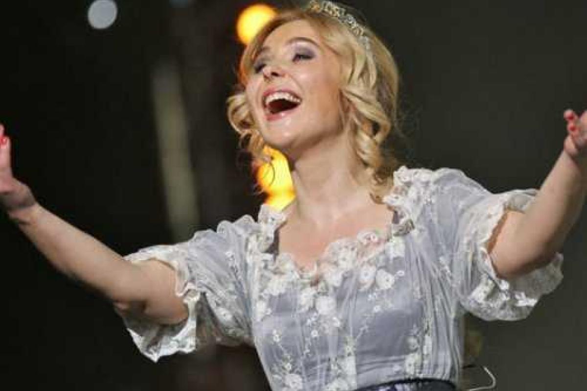 Пелагея заплатила за свадебный наряд 13 тысяч долларов Пелагея заплатила за свадебный наряд 13 тысяч долларов