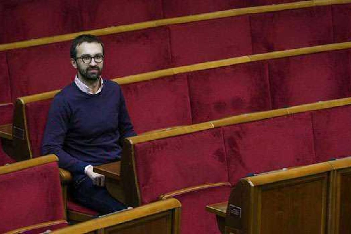 Депутат Лещенко пожаловался на старые и неудобные кресла в Верховной Раде Депутат Лещенко пожаловался на старые и неудобные кресла в Верховной Раде