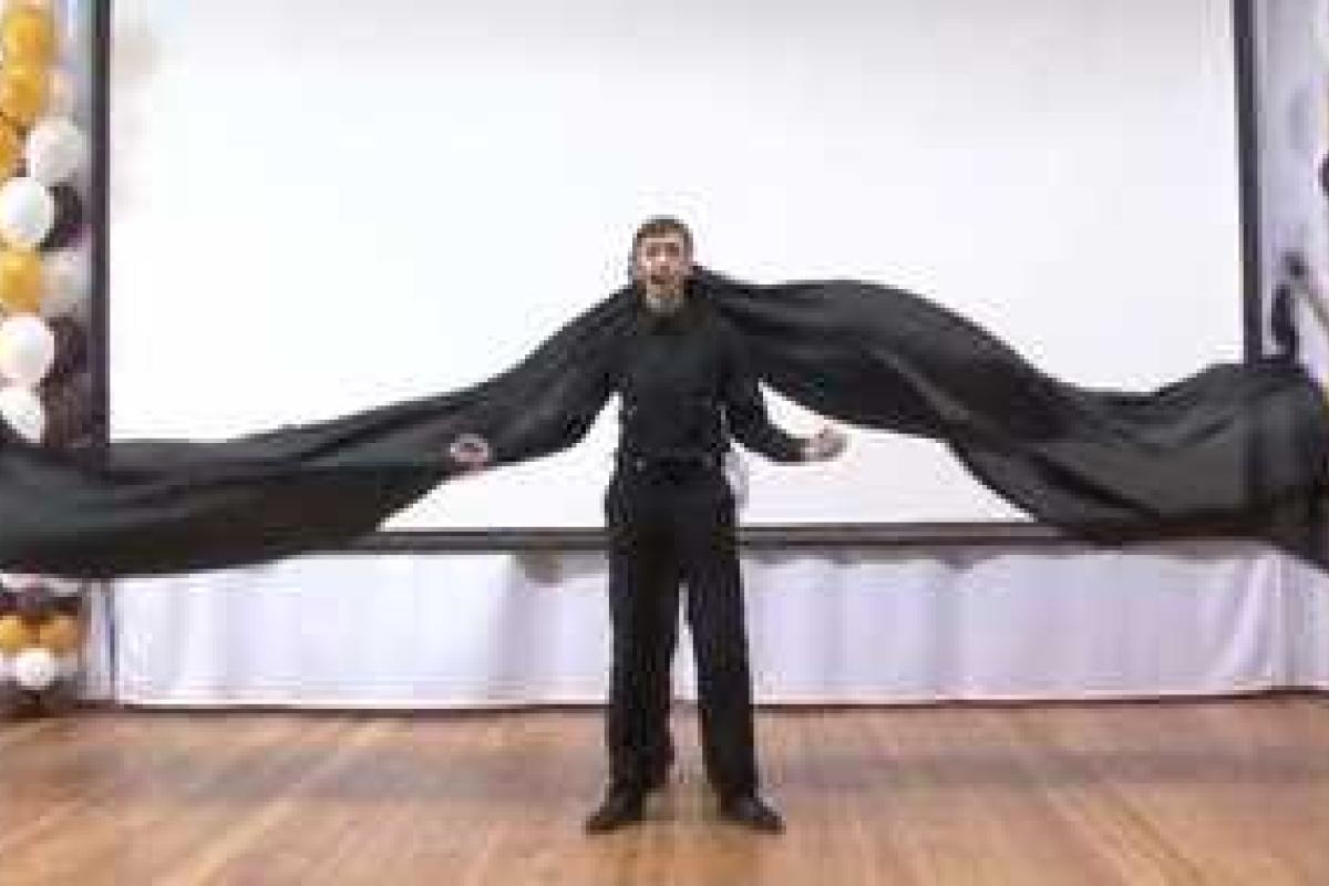 Лазарев оценил бюджетную пародию школьников на его выступление на «Евровидении»