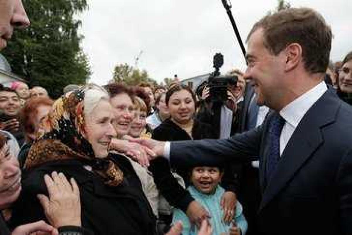 YouTube "взорвала" песня Слепакова по мотивам адресованной пенсионерам фразы Медведева YouTube "взорвала" песня Слепакова по мотивам адресованной пенсионерам фразы Медведева