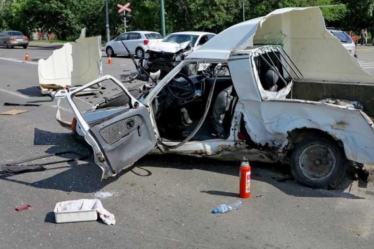 Страшное ДТП в Киеве: мужчина чудом выжил