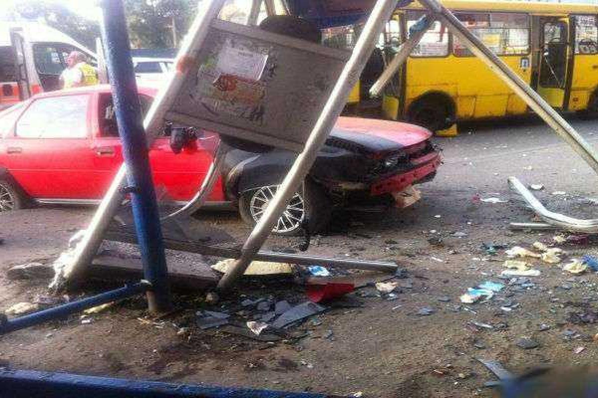 В Сети появилось видео жуткого ДТП в Киеве В Сети появилось видео жуткого ДТП в Киеве