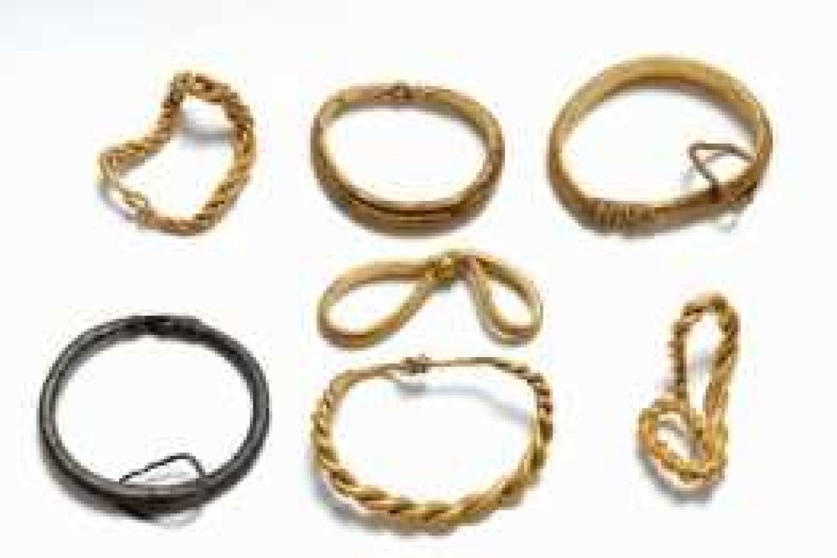 Археологи раскопали золотые запасы викингов: сокровища весят около одного килограмма Археологи раскопали золотые запасы викингов: сокровища весят около одного килограмма